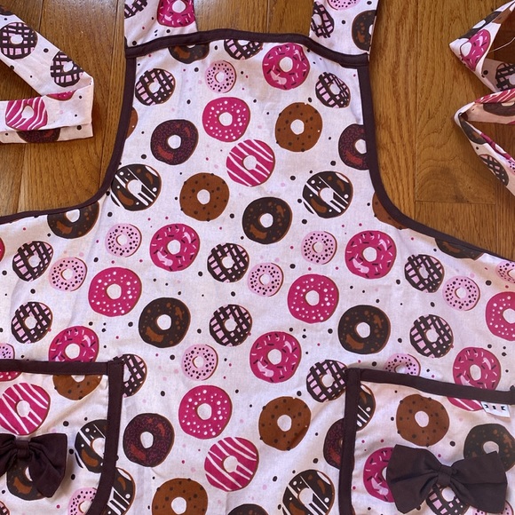 NWOT Donut Apron 🍩 - Picture 4 of 7